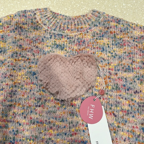 NWT Little Girl’s size 5, oversized sweater - Picture 2 of 4